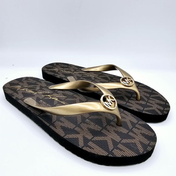 Michael Kors Jet Set Signature Flip Flops Gold Logo NWOT Women's size 11 - Picture 1 of 11